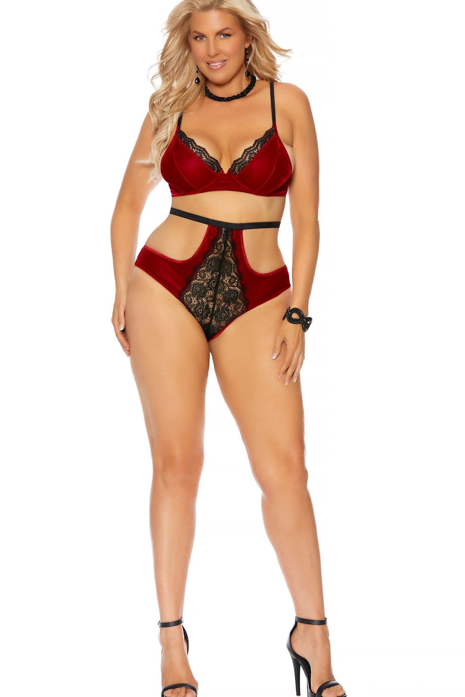 Plus Size Velvet And Lace Set With Underwire Cups Seasah